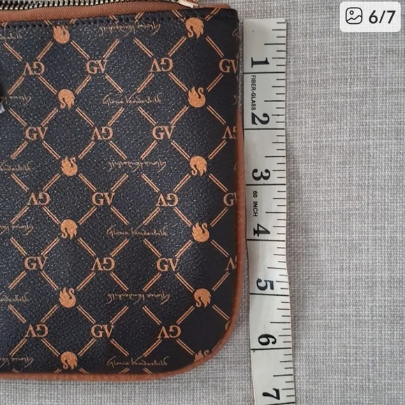 Gloria Vanderbilt Wristlet - Picture 6 of 7
